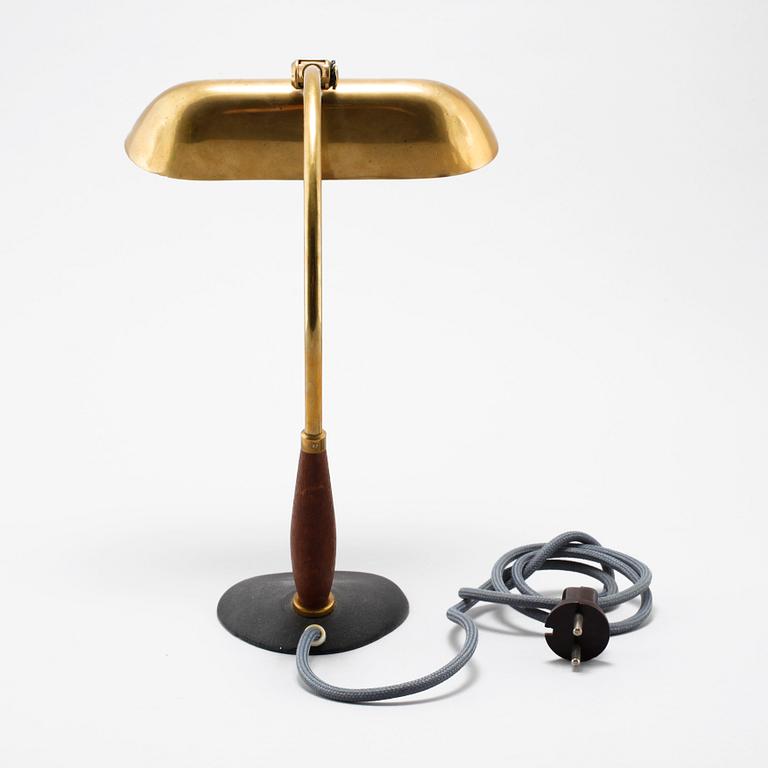 A mid 20th century table lamp.