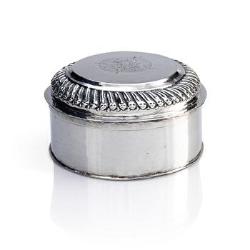 355. A Baltic 18th century silver box with lid, marks of Andreas Magnus, Mitau around 1730.