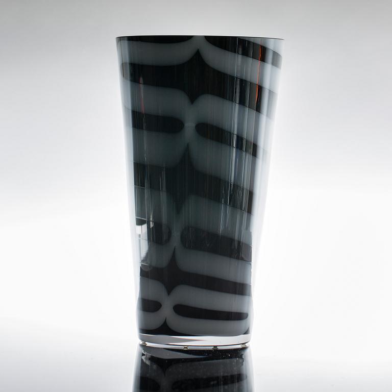 INGEGERD RÅMAN, vas, glas, signerad Orrefors Limited 2003 9032-88 Ingegerd Råman 7-70.