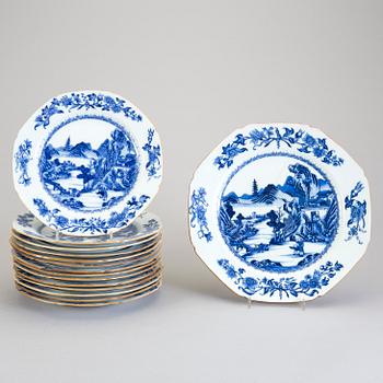 A set of 14 blue and white dinner plates and a serving dish, Qing dynasty, Qianlong (1736-95).