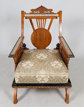 KARMFÅTÖLJ, orientalisk, sent 1800-tal.