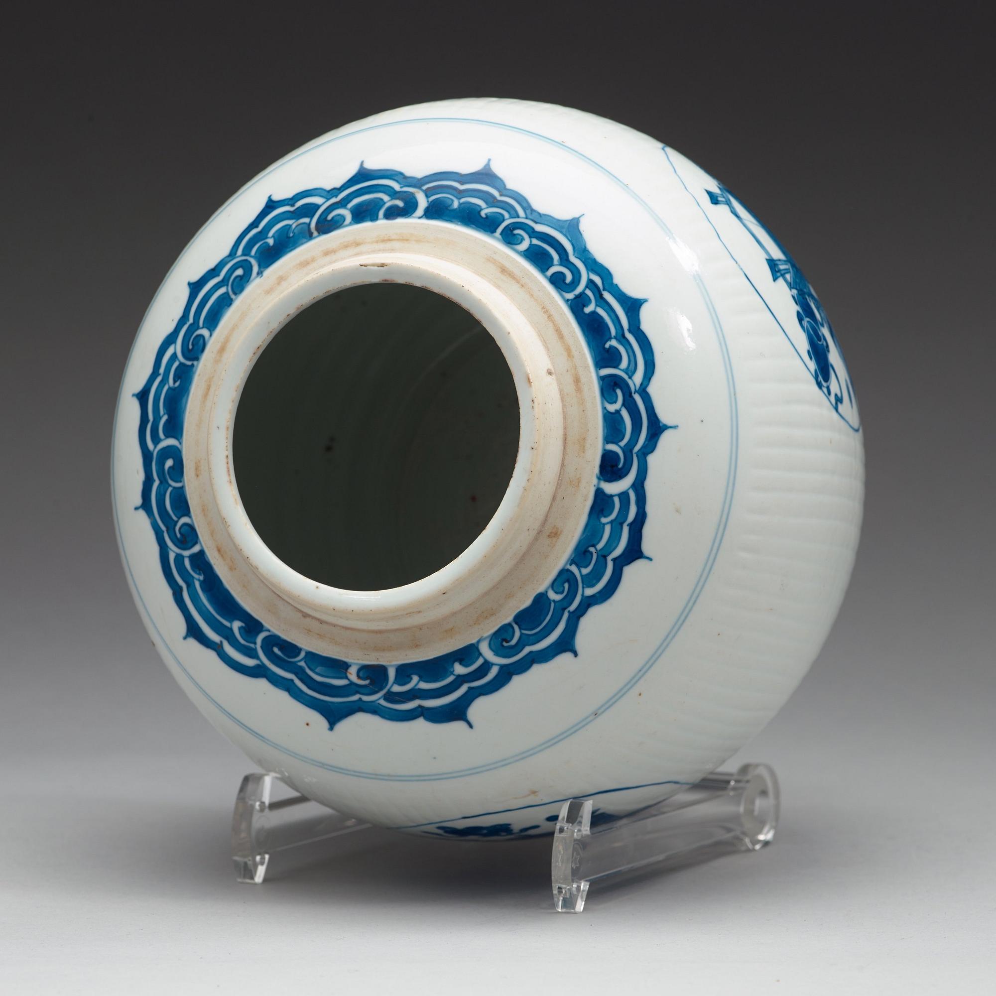 A blue and white jar, Qing dynasty, Kangxi (1662-1722).