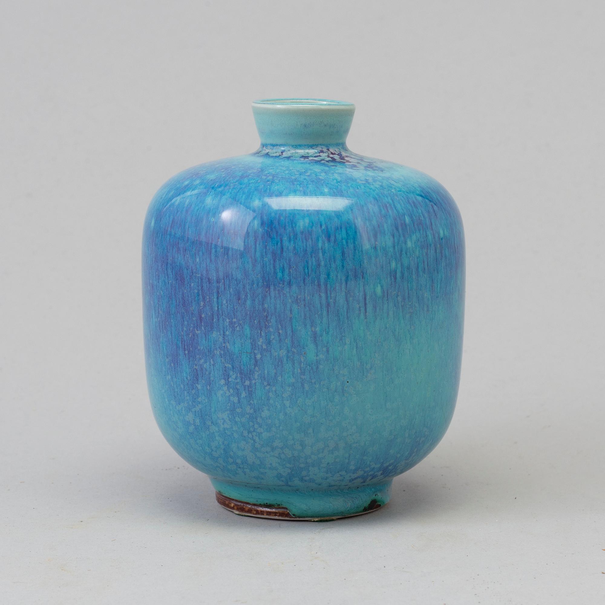 A Berndt Friberg stoneware vase, Gustavsberg studio, Sweden 1971.