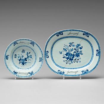 830. A blue and white armorial' serving dish and plate, Qing dynasty, Qianlong (1736-95).