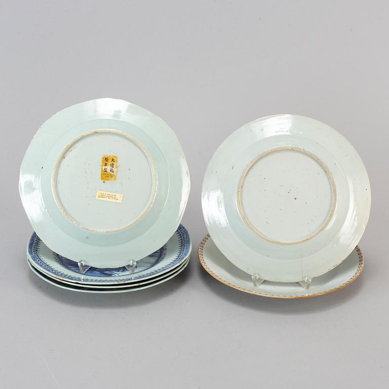 Six (4+2) blue and white export porcelain plates, Qing dynasty, Qianlong (1736-95).