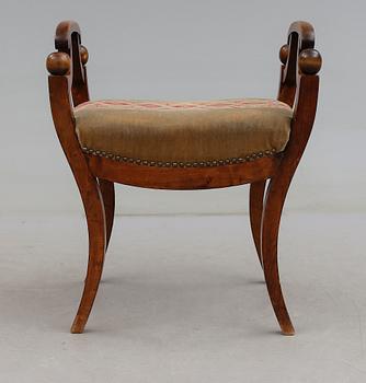 TABURETT, Karl Johan, 1800-talets mitt.