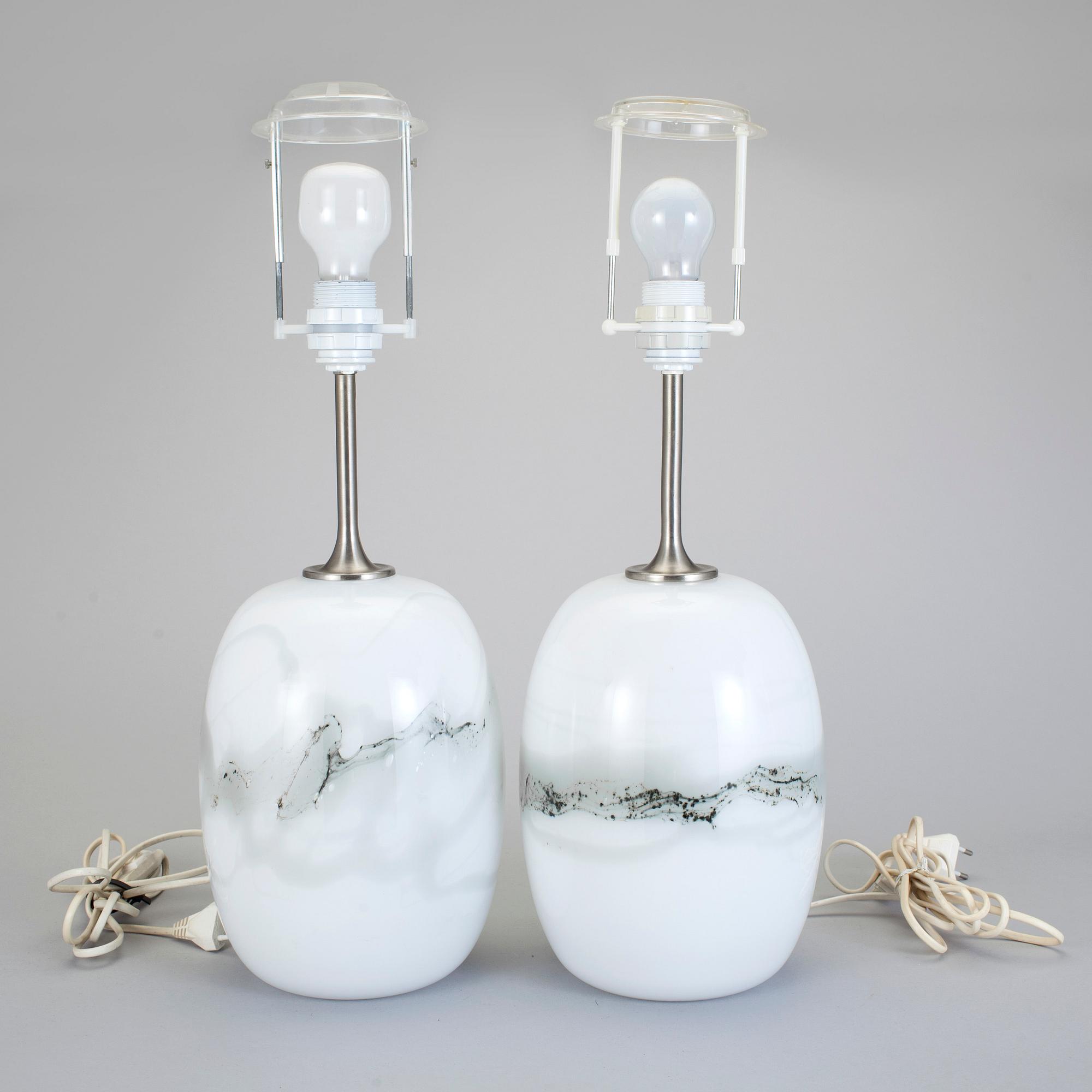 BORDSLAMPOR, ett par, glas, Holmegaard, Danmark, 1900-talets andra hälft.