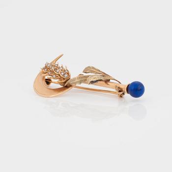 A BROOCH in 14K gold and rose gold decorated with lapis lazuli and seed pearls.