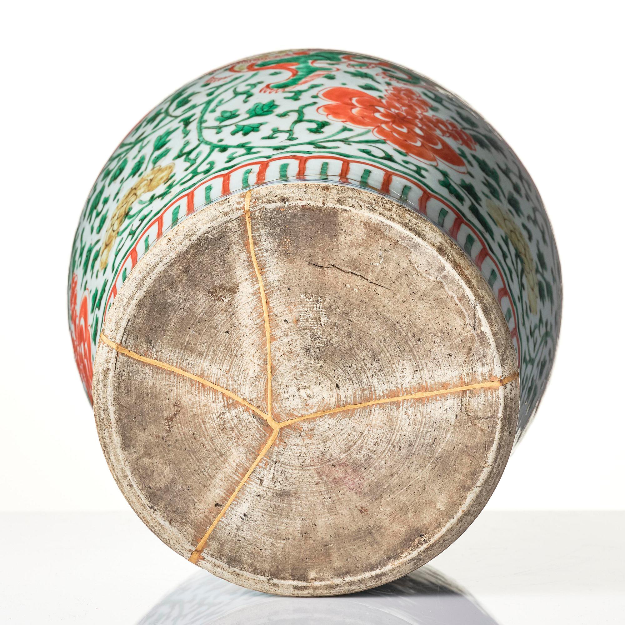 Urna, porslin. Transition, 1600-talets mitt.