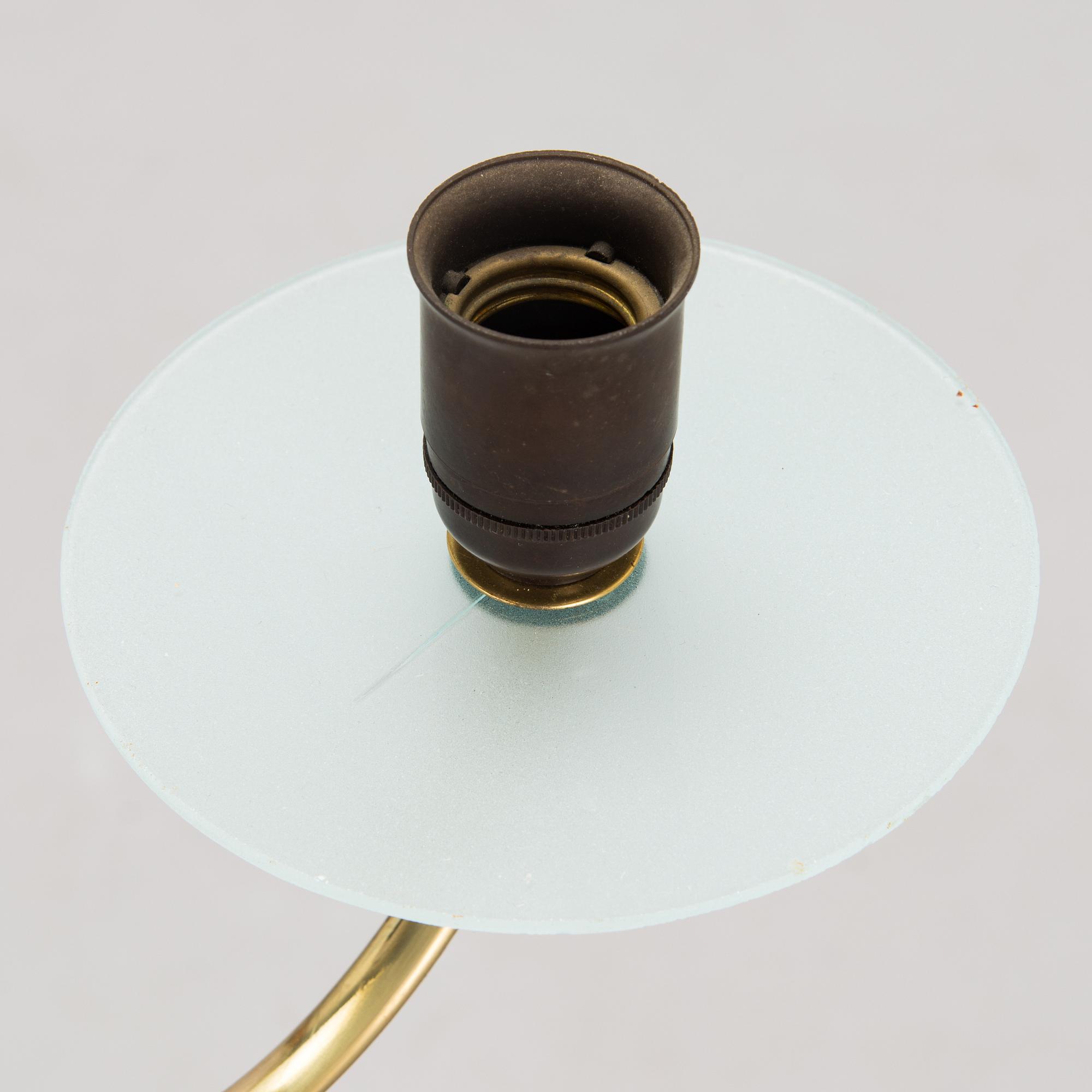 Paavo Tynell, A mid-20th century '9031' chandelier for Taito, Finland.