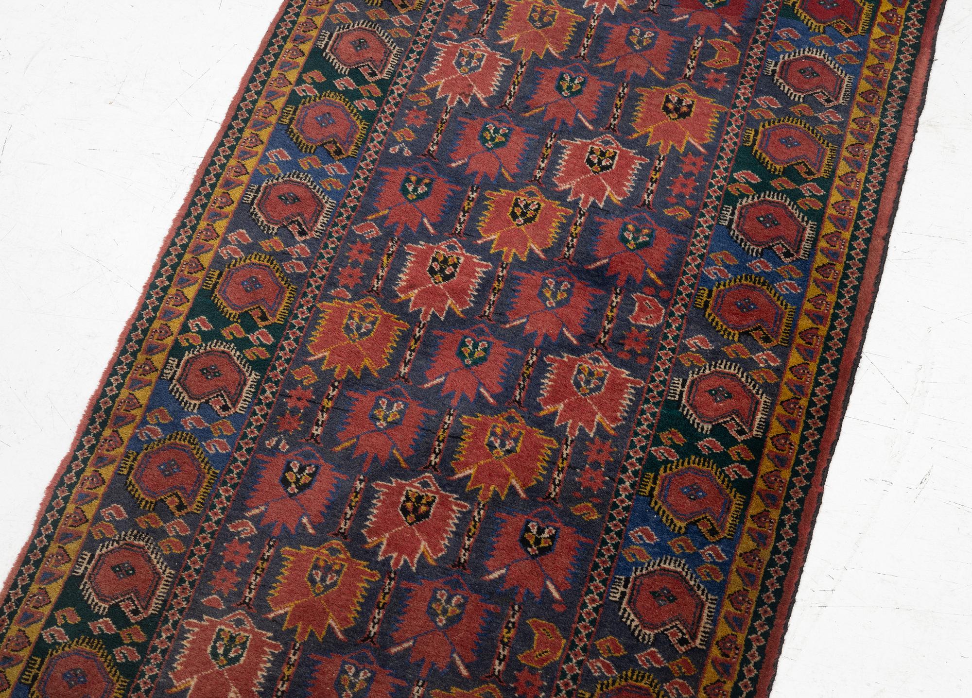 A runner carpet, Beshir, approx. 287 x 84 cm.