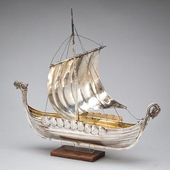 VIKINGASKEPP, silver. Gust Wikström, Göteborg. 1947. Ca 1700g.