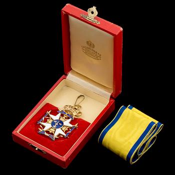 The Swedish gilded silver and enamel commander sign of the Royal Order of the Sword. Weight ca 42 grams.