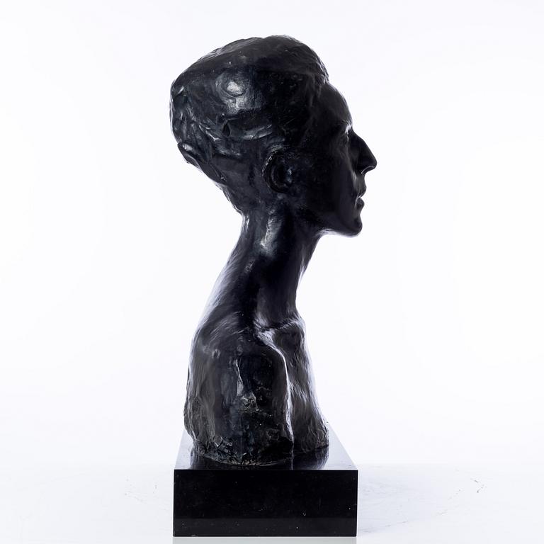 Gudmar Olovson, sculpture. Signed. Numbered. Foundry mark. Bronze, total height 66 cm, length 50 cm.