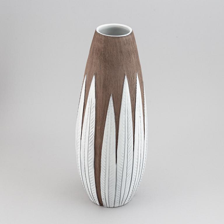 ANNA-LISA THOMSON, A Upsala Ekeby "Paprika" vase.