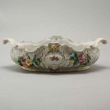 A porcelain jardinère from Sächsische Porzellan Manufaktur in Dresden, 20th century.