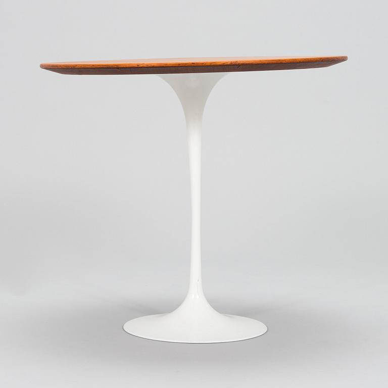 Eero Saarinen, pöytä, "Tulip", Artek. Lisenssillä valmistettu Billnäsin tehtailla, Fiskars, 1900-luvun puoliväli.