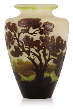 1079. An art nouveau Emile Gallé cameo glass vase, Nancy, France.