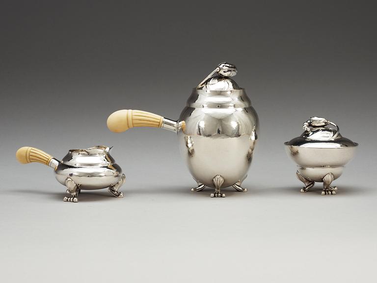 GEORG JENSEN, moccaservis tre delar "Magnolia/Blossom", Köpenhamn 1918-20,