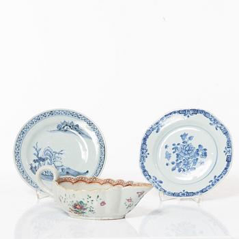 A group of 14 Chinese porcelain dessert dishes and a famile rose sauce boat, Qing dynasty, Qianlong (1736-95).