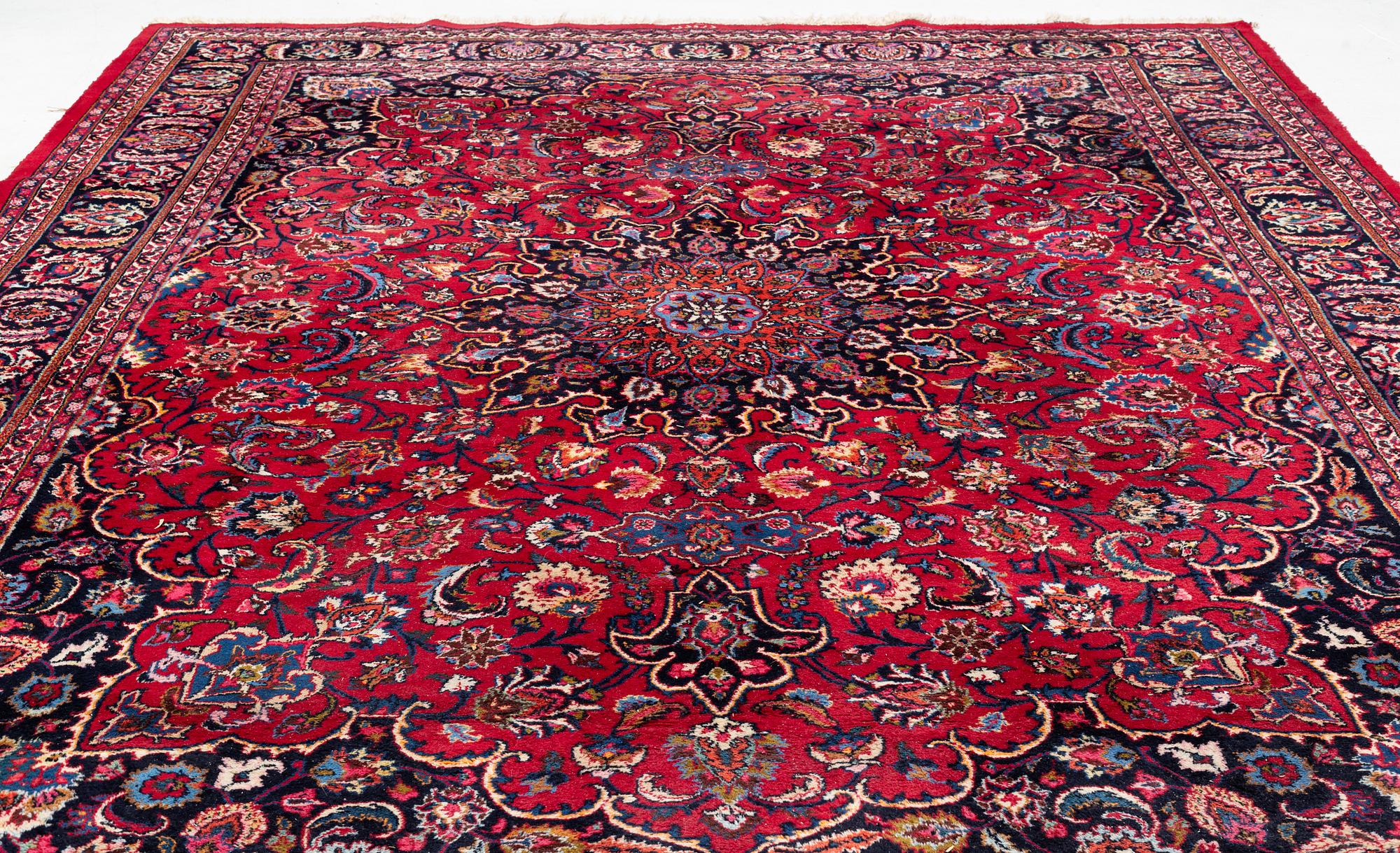 A Meshad carpet, ca 410 x 290 cm.