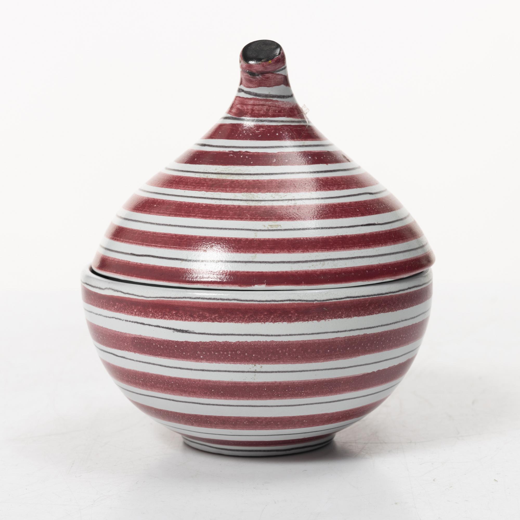 Stig Lindberg, A bowl with lid and dishes, 2 pcs, faience, Gustavsberg studio.