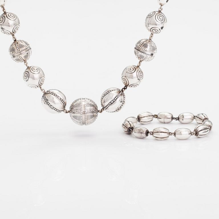 A set of sterling silver necklace and bracelet "Halikko treasure". Kalevala Koru, Helsinki 1967-72.