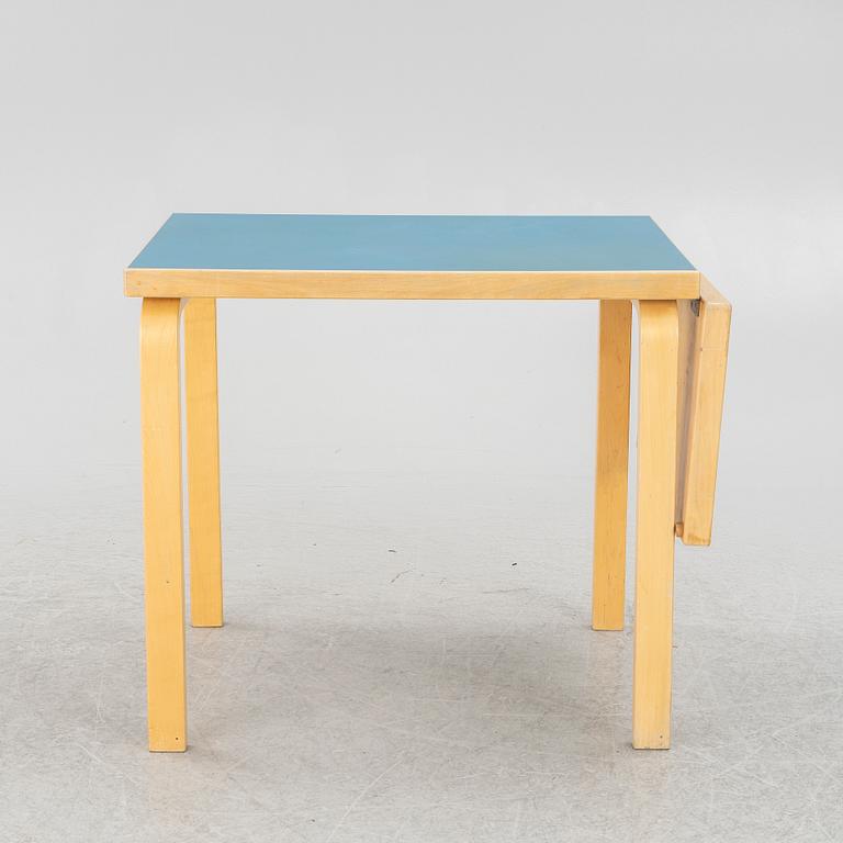 Alvar Aalto, drop-leaf table, model DL82, O.Y. Huonekalu- ja Rakennustyötehdas A.B., mid-20th century.