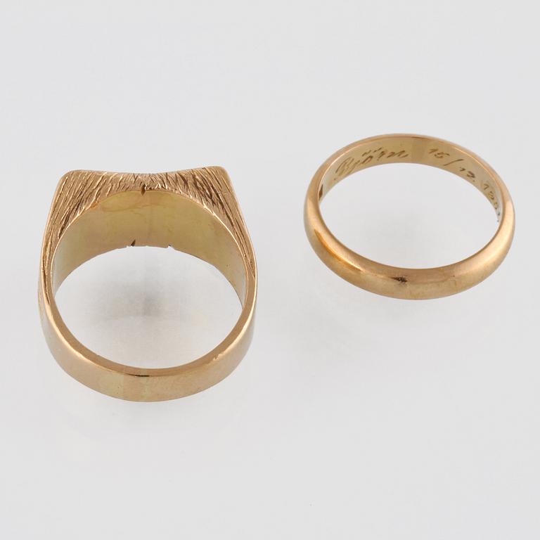 RINGAR, 2 st, 18K guld. Vikt 14,4 gram.