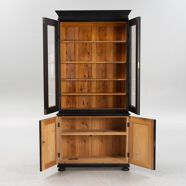 A cabinet, around the year 1900.