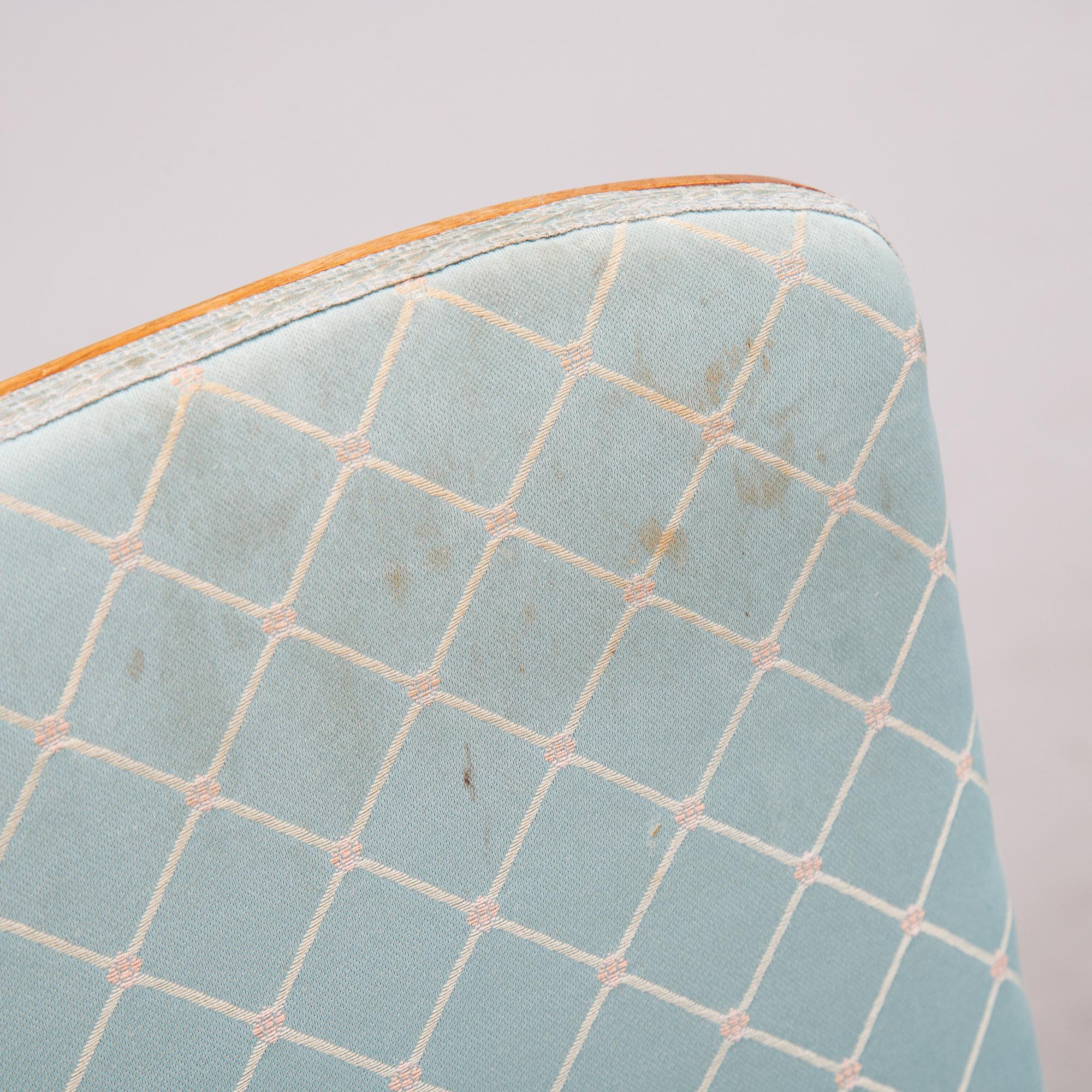 Carl Malmsten, karmstolar, ett par samt stolar, 4 st, "Gustavus", Åfors Möbelfabrik, 1900-talets andra hälft.