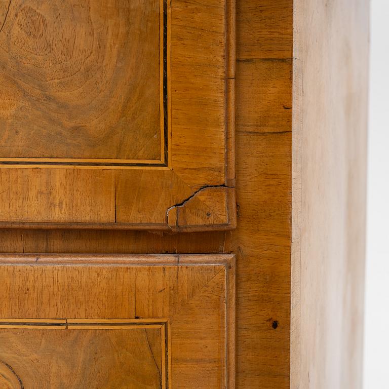 Chest of drawers, late Baroque, mid-18th century.