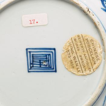 A pair of blue and white dishes, Tianqi / Chongzhen, 17th Century.