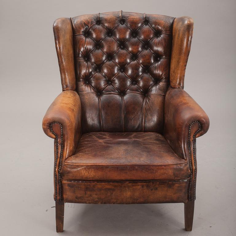 ÖRONLAPPSFÅTÖLJ, engelsk stil, 1900-talets andra hälft.