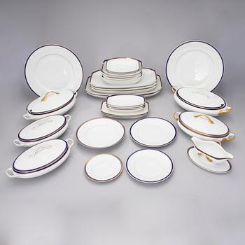 AN EARLY 20TH CENTURY 109 PIECE PORCELAIN DINNER SET BY ROSENTHAL.