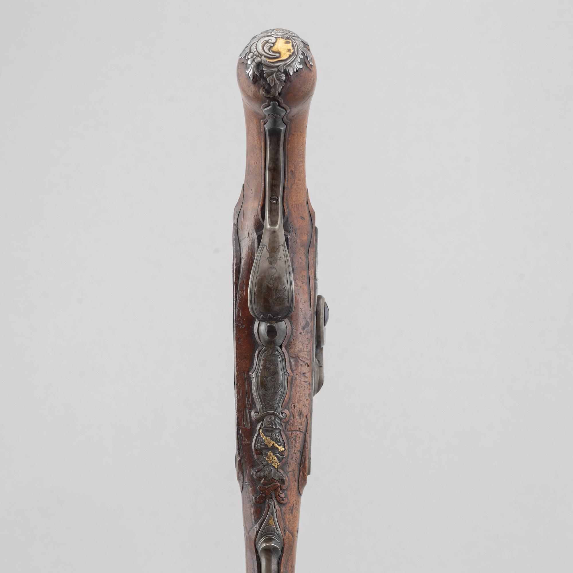 Slaglåspistoler, ett par, ändrade från flintlås,  Nusbaum Stockholm, 1700-talets mitt.