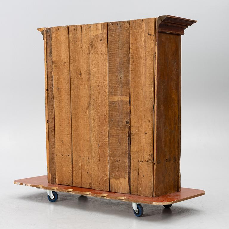 Skåp, allmoge, daterat 1818.