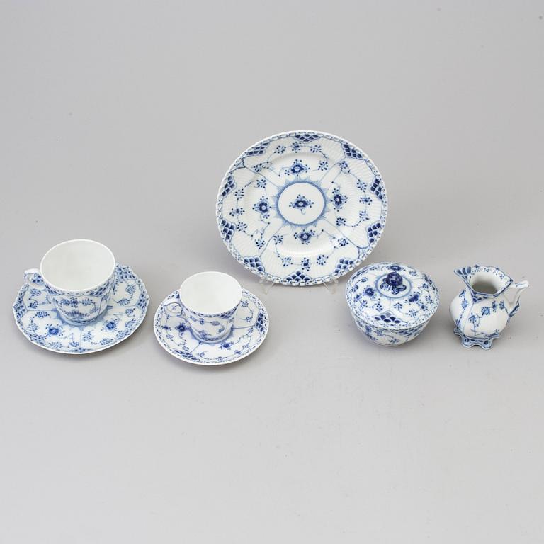 A porcelain service, 28 pcs,  "Musselmalet", Royal Copenhagen.