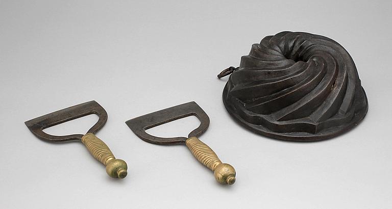 KAKFORM samt KÖTTHACKA, 3 delar,1800-tal.