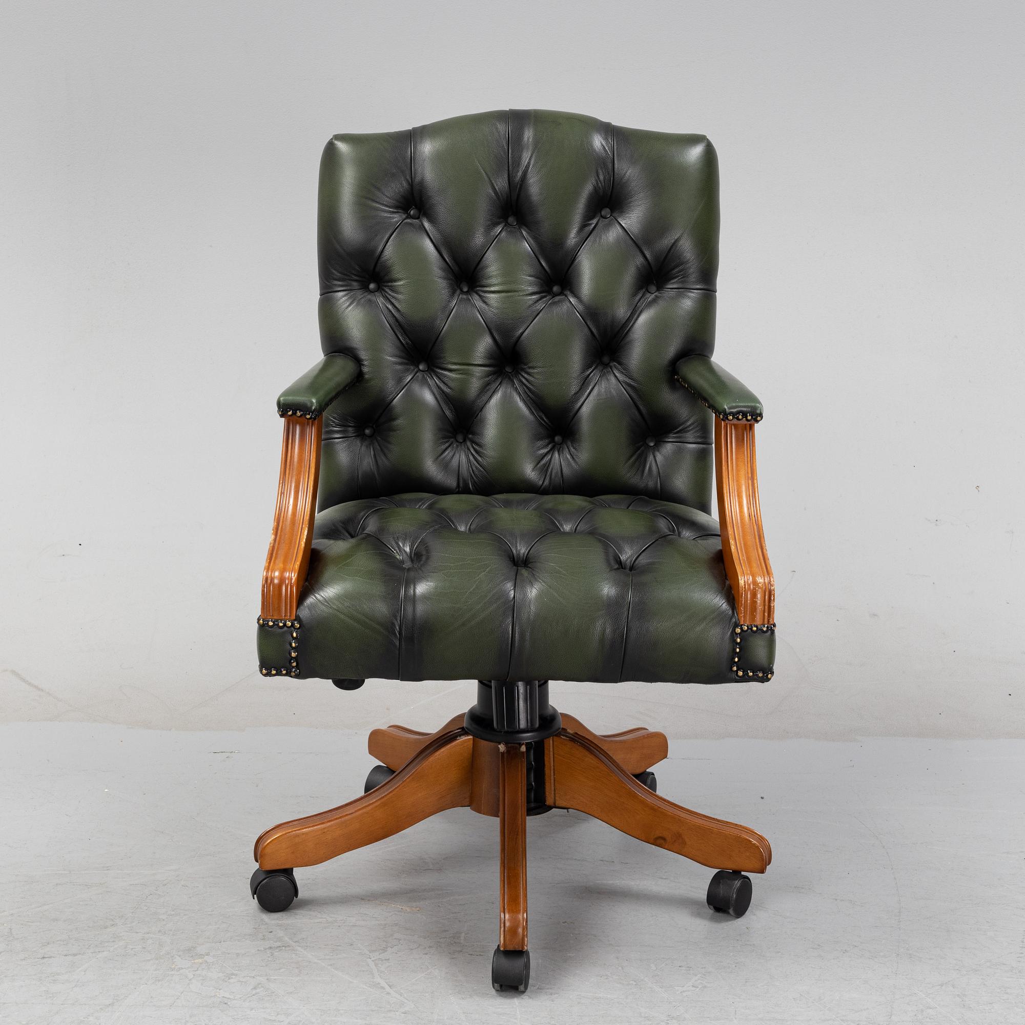 An English addjustable leather desk chair from 2006.