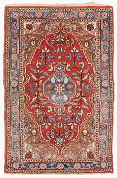 A semi-antique Dozan rug, 161 x 105 cm.