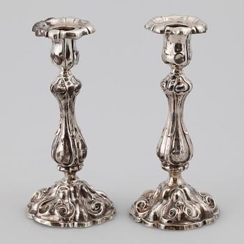 LJUSSTAKAR, ett par, silver, nyrokoko, Göteborg. 1861.