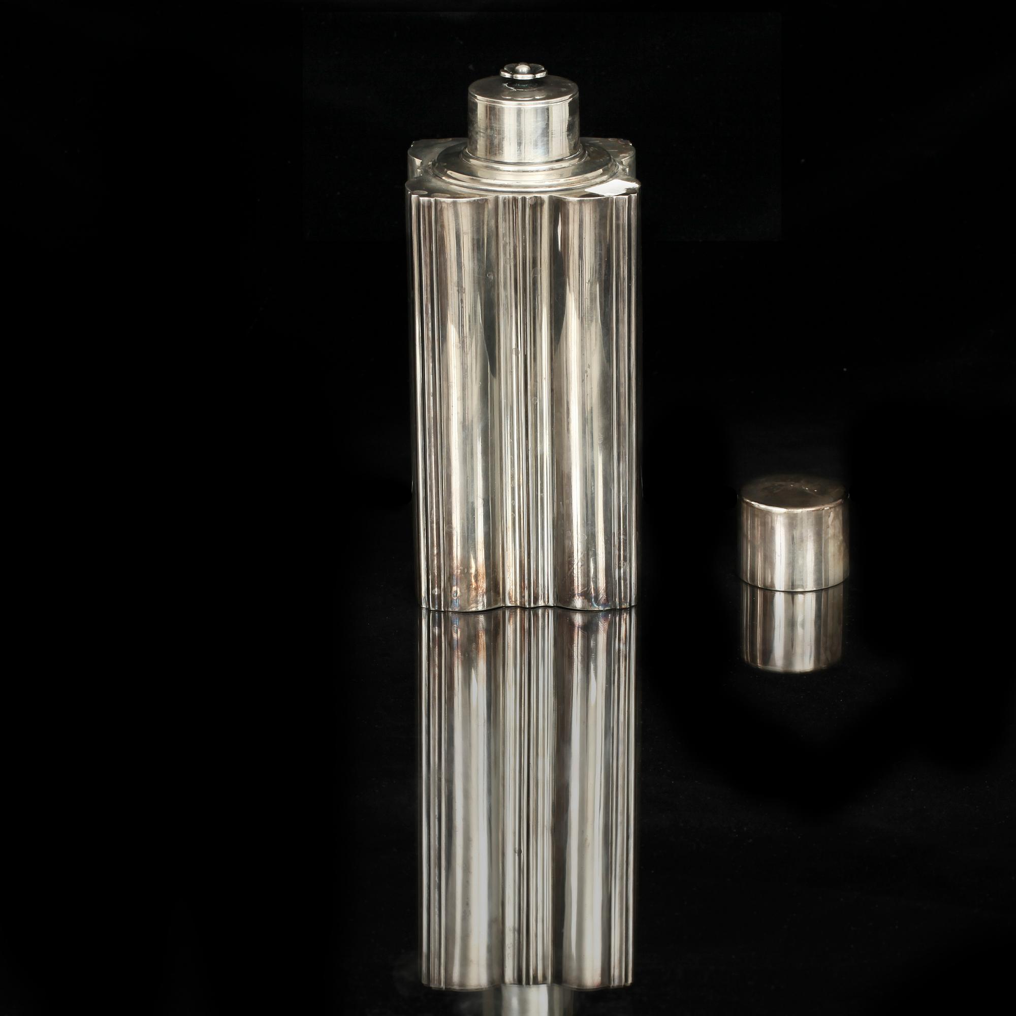 SHAKER, silver, C G Hallberg, Stockholm 1949. Vikt c:a 680 g.
