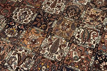 Carpet, Old Bakhtiari, approx. 301 x 223 cm.