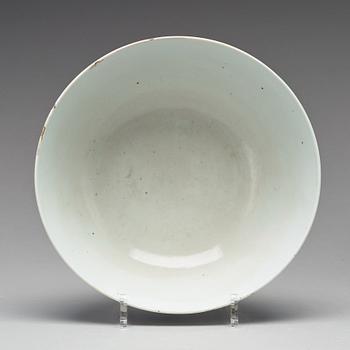 A large blue and white bowl, Qing dynasty, 18th Century.