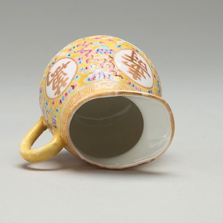 KAFFE/TESERVIS, 10 delar, porslin. Kina, Republik, tidigt 1900-tal, med Guangxus sex karaktärsmärke.