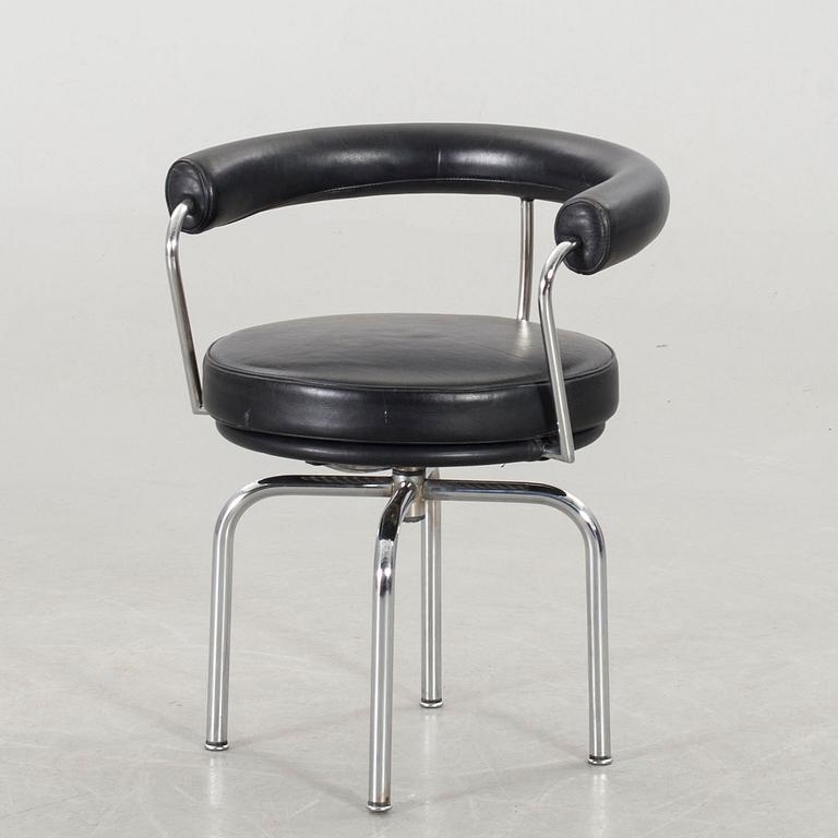 LE CORBUSIER, snurrfåtölj "LC 7" Cassina 1900-talets senare del.