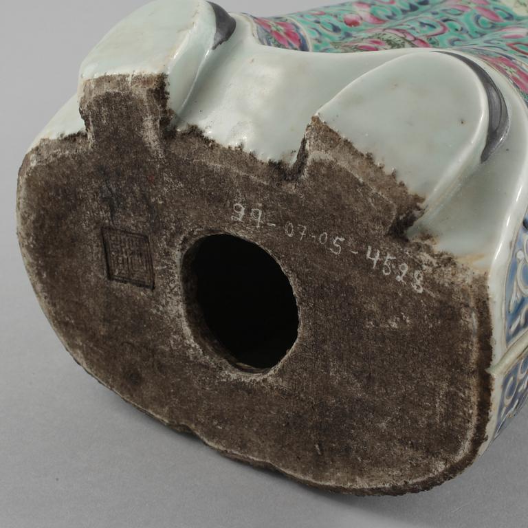 FIGURIN, porslin, Kina, omkring 1900-talets mitt.