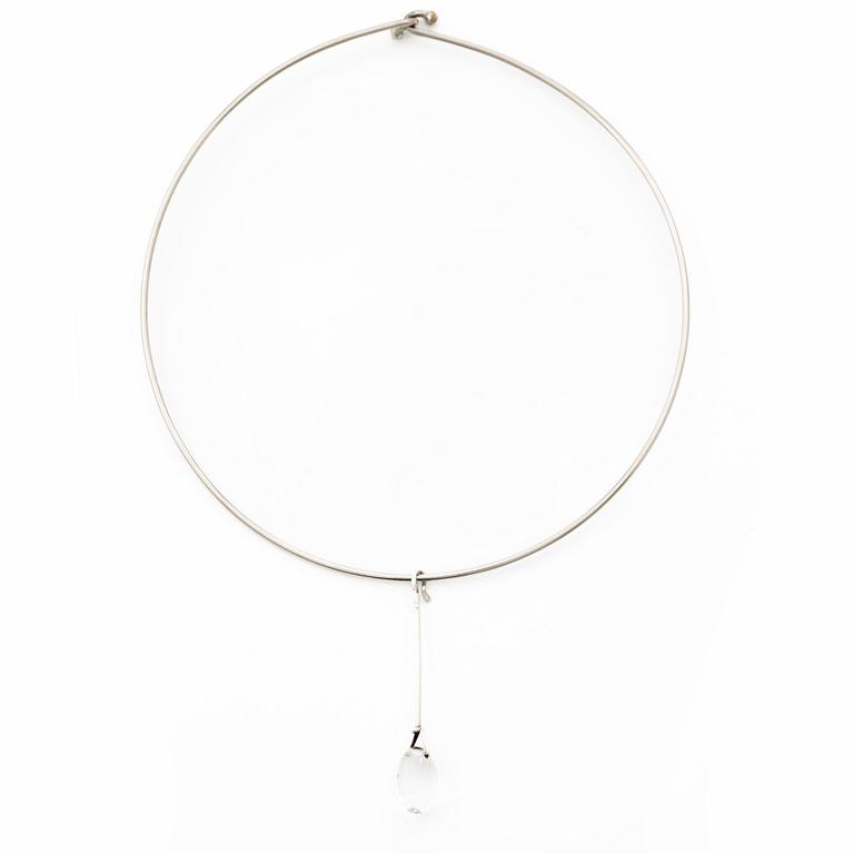 Vivianna Torun Bülow-Hübe, hänge silver med bergkristall, för Georg Jensen.