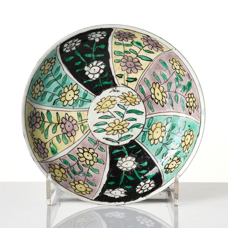 A famille noire cup with stand, Qing dynasty, Kangxi (1662-1722).